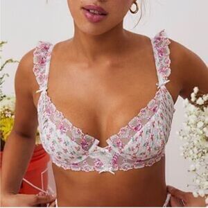 For Love And Lemons
Floral Lace Bra Size 36DD Like New